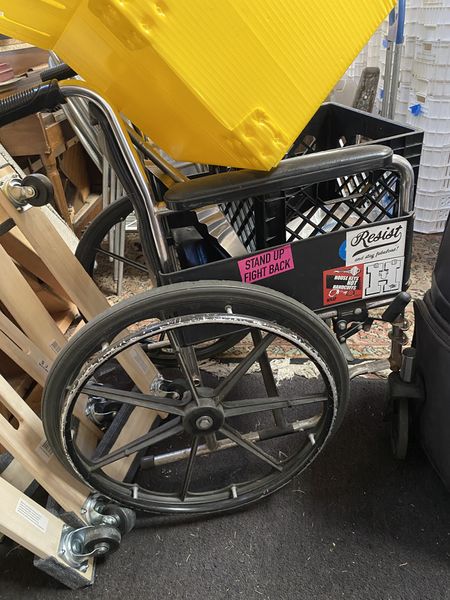 File:Clutter-wheelchair.jpg