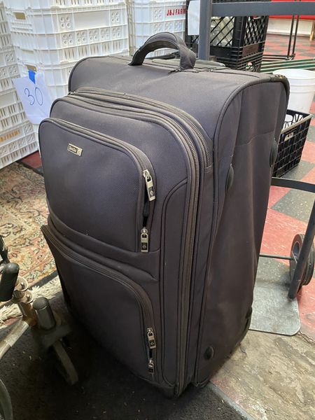 File:Clutter-suitcase.jpg